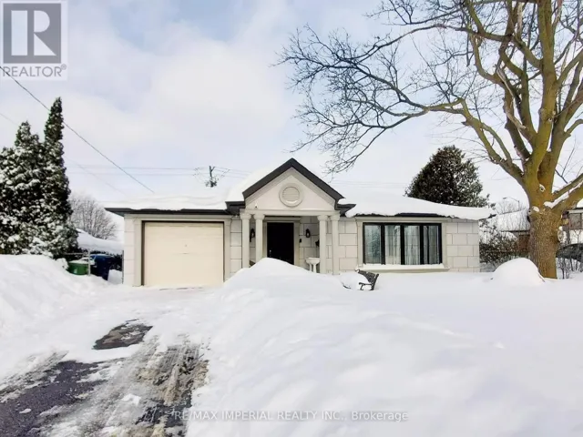 35 WADDINGTON CRESCENT, Toronto (Don Valley Village), Ontario M2J2Z9