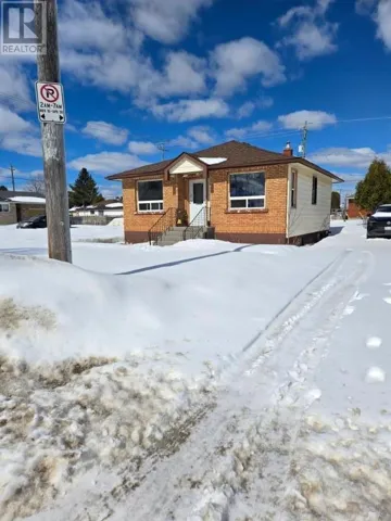 819 Mary ST W, Thunder Bay, Ontario P7E4L9
