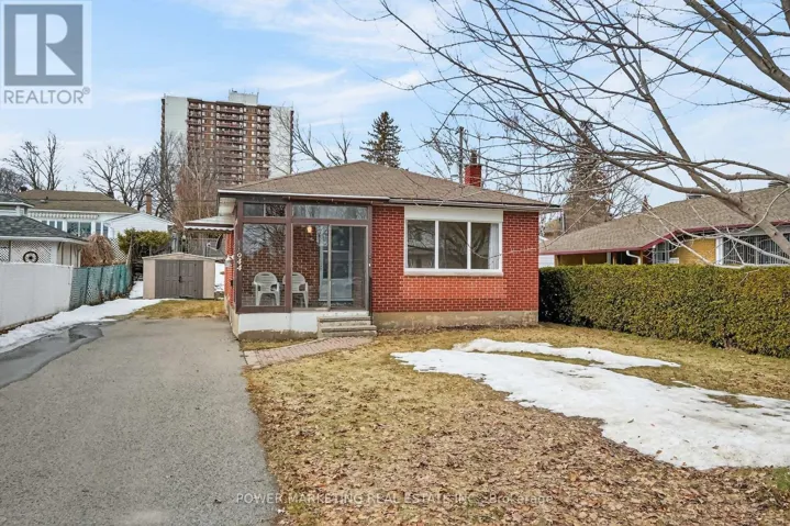 944 EVE STREET, Ottawa, Ontario K1K3R4