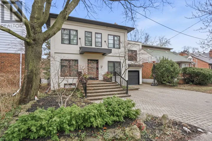 33 NESBITT DRIVE, Toronto (Leaside), Ontario M4W2G2