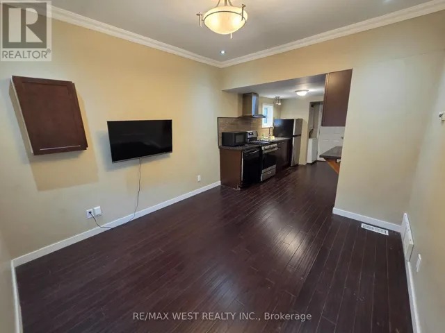 MAIN - 44 BEECHWOOD AVENUE, Toronto (Rockcliffe-Smythe), Ontario M2L1J3