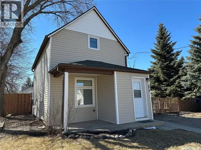 24 3rd AVENUE SE, Weyburn, Saskatchewan S4H1X2