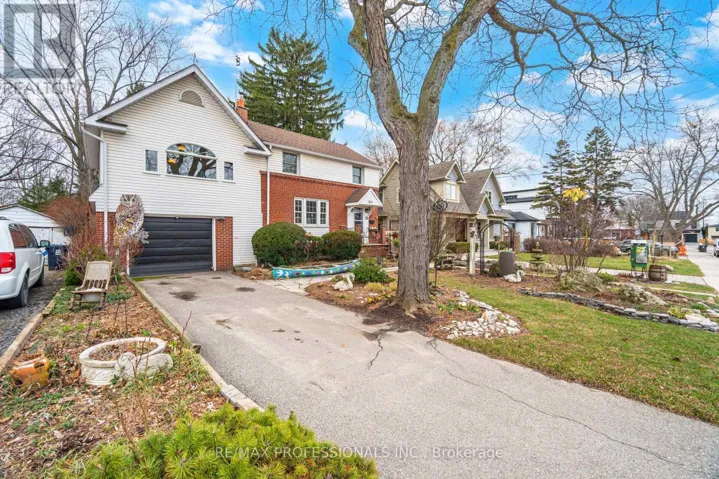 15 TWENTY-SEVENTH STREET, Toronto (Long Branch), Ontario M8W2X2