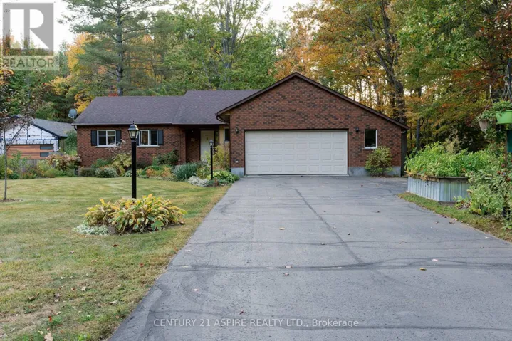 32 COUNTRY LANE, Petawawa, Ontario K8H3J9