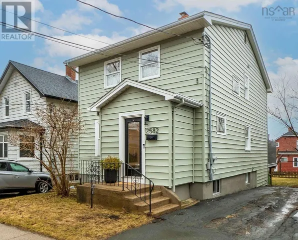 2582 Elm Street, Halifax, Nova Scotia B3L2Y4