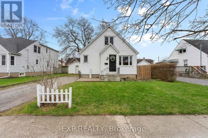 6 CEDARDALE AVENUE, St. Catharines (Secord Woods), Ontario L2P1A9