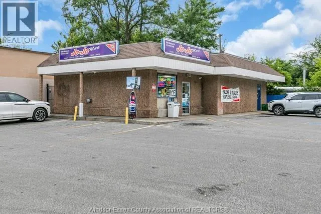 3688 MATCHETT ROAD, Windsor, Ontario N9C1Z9