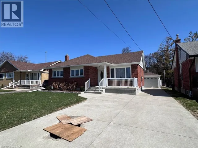 390 DUMFRIES Avenue, Kitchener, Ontario N2H2G1