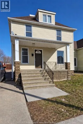 532 OAK, Windsor, Ontario N9A5E6