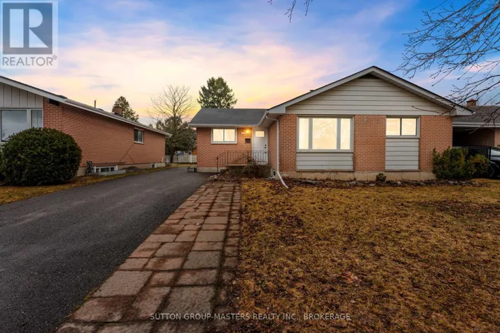 35 HOLLAND CRESCENT, Kingston (Central City West), Ontario K7M2V7