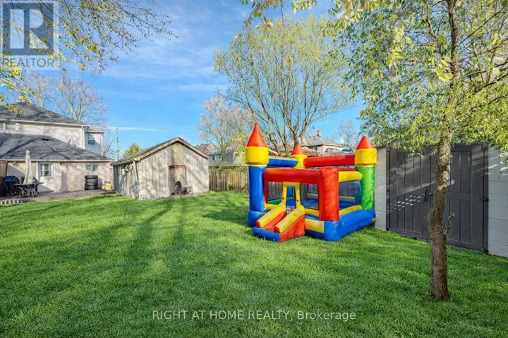 126 POPLAR AVENUE, Halton Hills (AC Acton), Ontario L7J2E2