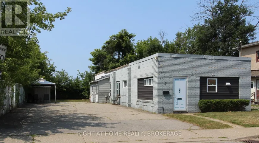 7 BEECH STREET, St. Catharines (Downtown), Ontario L2R2B6