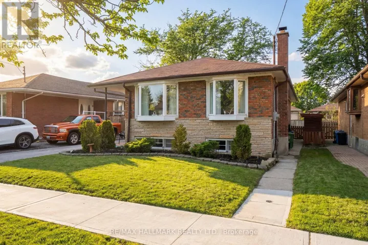 7 GRASSINGTON CRESCENT, Toronto (Woburn), Ontario M1G1X4
