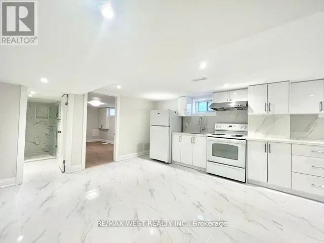 BSMT - 4 SUTHERLAND AVENUE, Toronto (Crescent Town), Ontario M4C1R8