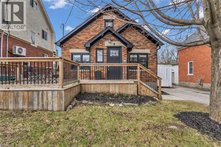 9 DUNBAR Road S, Waterloo, Ontario N2L2C9