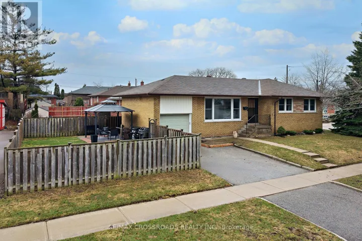 32 KIM COURT, Toronto (Kennedy Park), Ontario M1K3R6