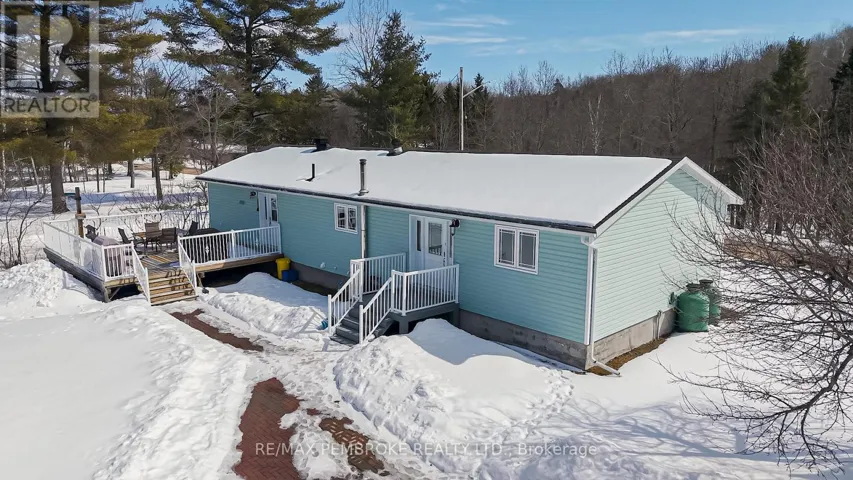 1718 BLACK BAY ROAD, Petawawa, Ontario K8H2W8