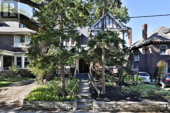 88 INDIAN GROVE, Toronto (High Park-Swansea), Ontario M6R2Y4