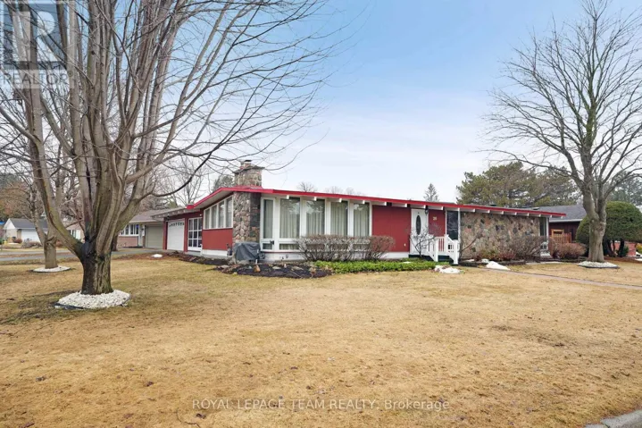 26 NANAIMO DRIVE, Ottawa, Ontario K2H6X7