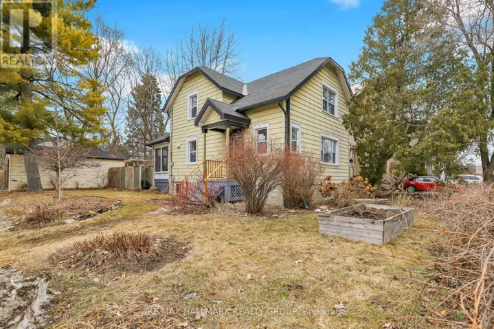 105 QUEEN MARY STREET, Ottawa, Ontario K1K1X4