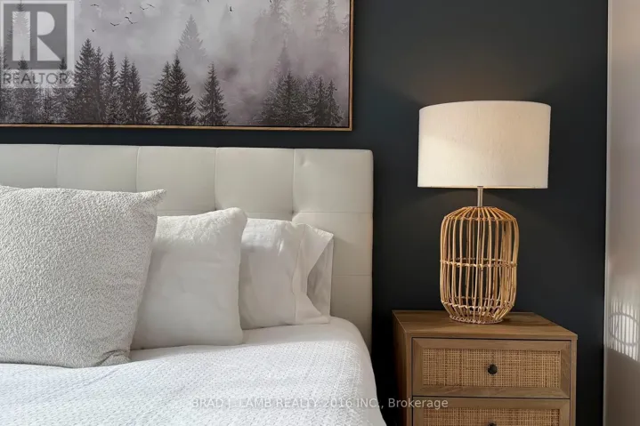 302 - 245 DAVISVILLE AVENUE, Toronto (Mount Pleasant West), Ontario M4S3H4