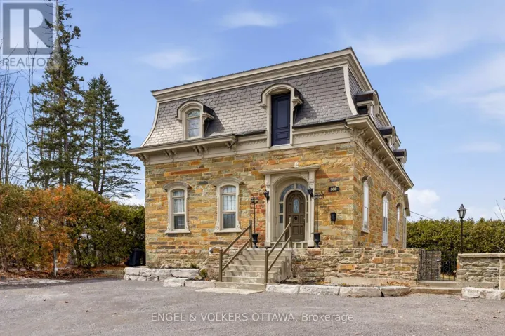 382 MCGILL STREET, Hawkesbury, Ontario K6A1R2