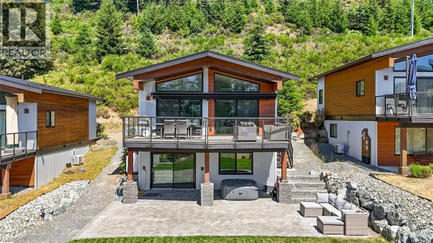 7477 Cottage Way, Lake Cowichan, British Columbia V0R2G1