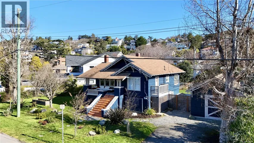 2064 Quimper St, Oak Bay, British Columbia V8S2H6