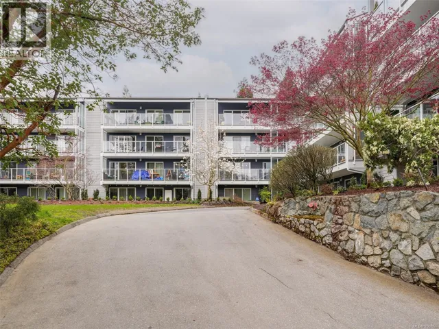 102 3277 Quadra St, Saanich, British Columbia V8X4W9