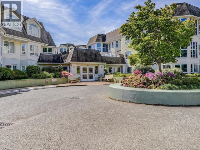 201 1521 Church Ave, Saanich, British Columbia V8P5T7