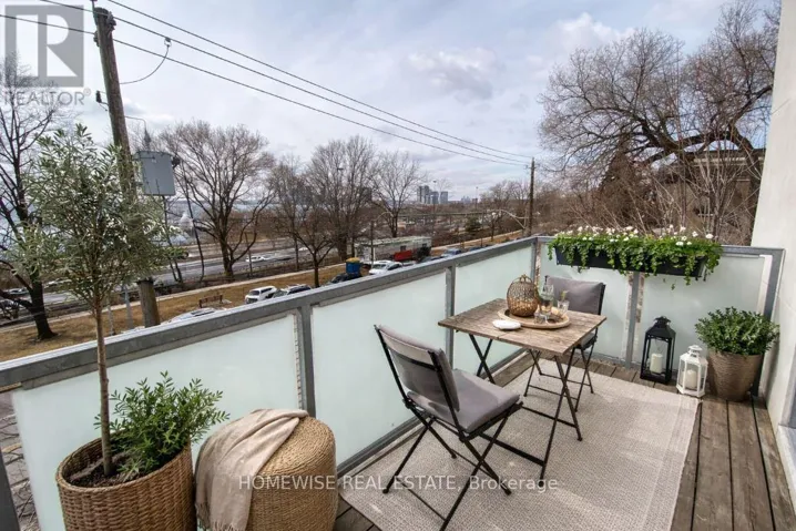 207 - 1 TRILLER AVENUE, Toronto (South Parkdale), Ontario M6K3B7