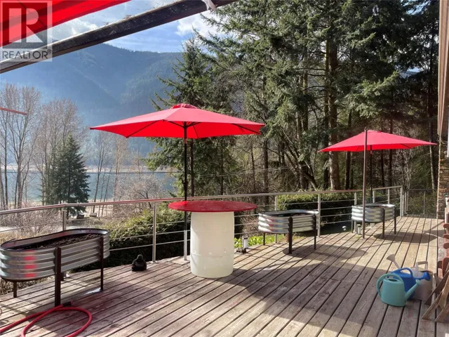 5375 Allendale Crescent, Castlegar, British Columbia V1N4V8