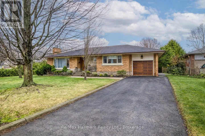 216 WALES CRESCENT, Oakville (BR Bronte), Ontario L6L3X7
