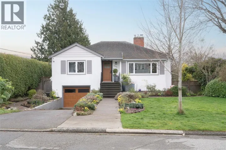 2275 Allenby St, Oak Bay, British Columbia V8R3C4