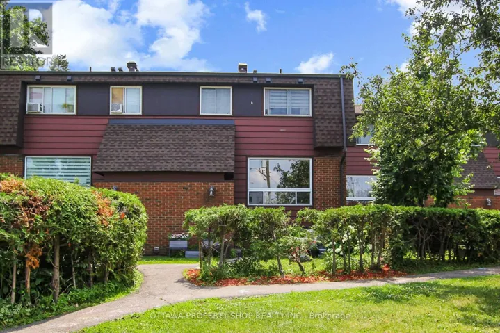 1F BANNER ROAD, Ottawa, Ontario K2H8T3