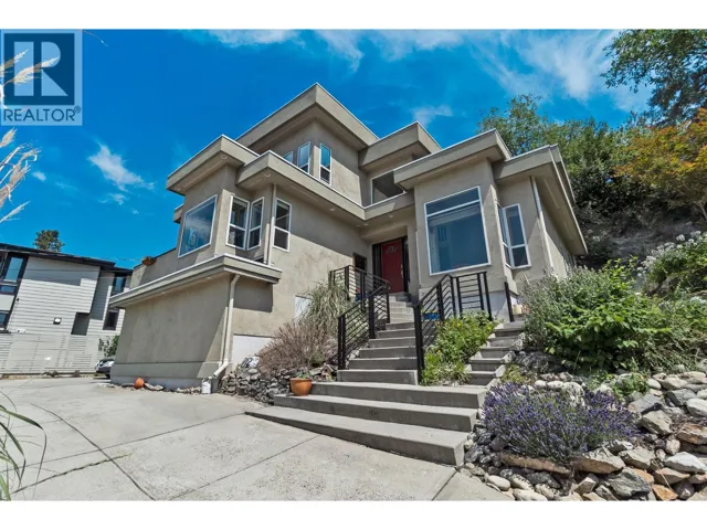 712 Creekside Road, Penticton, British Columbia V2A2C4