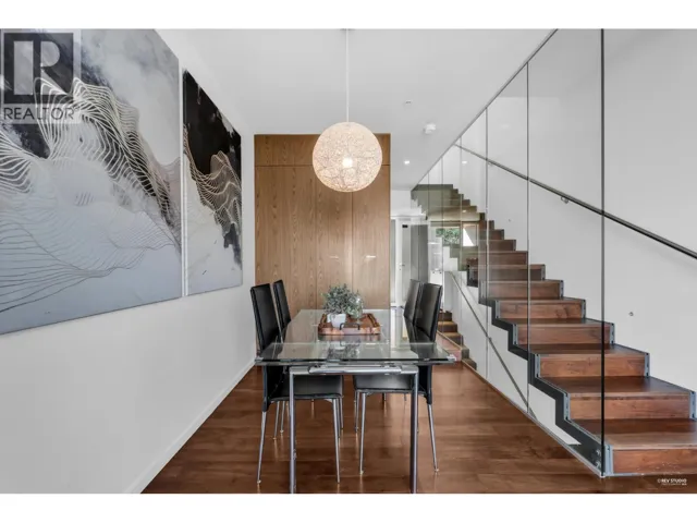 2 850 W 8TH AVENUE, Vancouver, British Columbia V5Z1E2