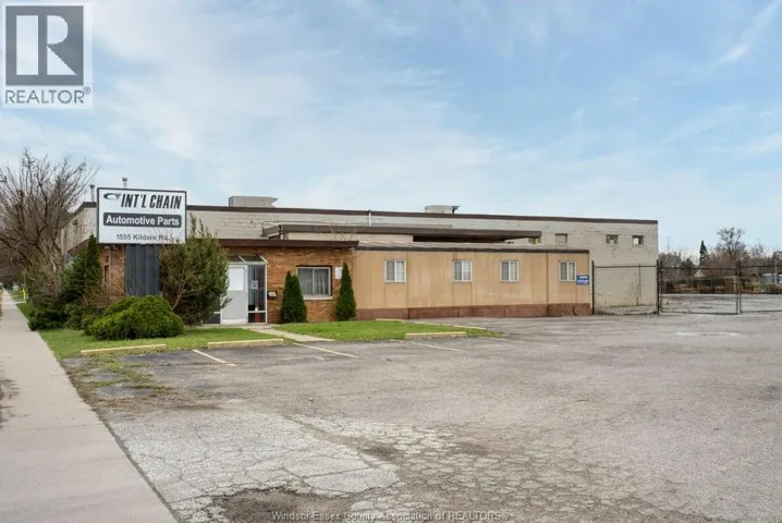 1555 KILDARE ROAD, Windsor, Ontario N8W2W3