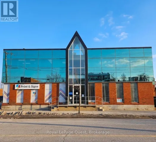 17 COLBORNE STREET E, Orillia, Ontario L3V1T4