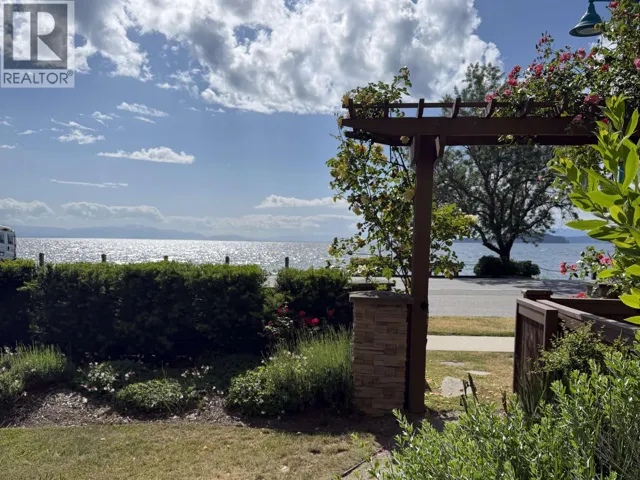 105 5160 DAVIS BAY ROAD, Sechelt, British Columbia V7Z0H3