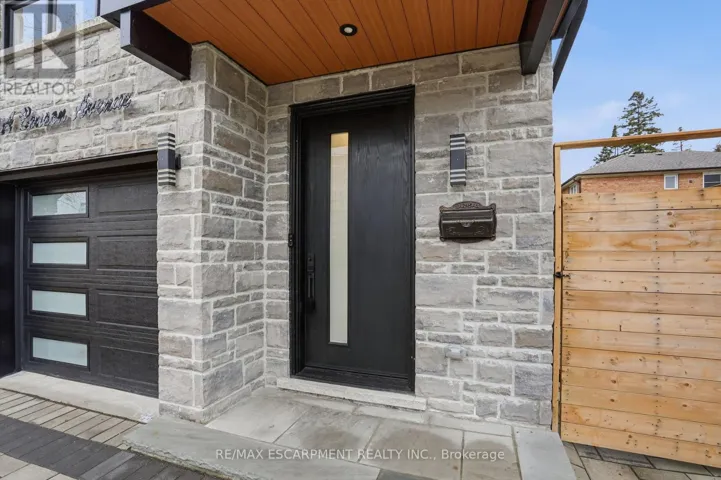 10A BENSON AVENUE, Mississauga (Port Credit), Ontario L5H2P2