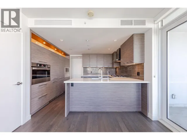 902 7468 LANSDOWNE ROAD, Richmond, British Columbia V7C0B7