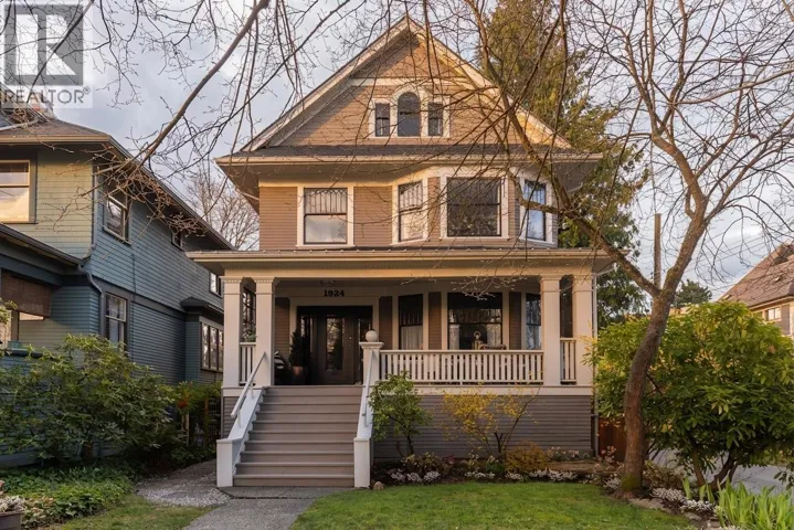 1924 PARKER STREET, Vancouver, British Columbia V5L2L3