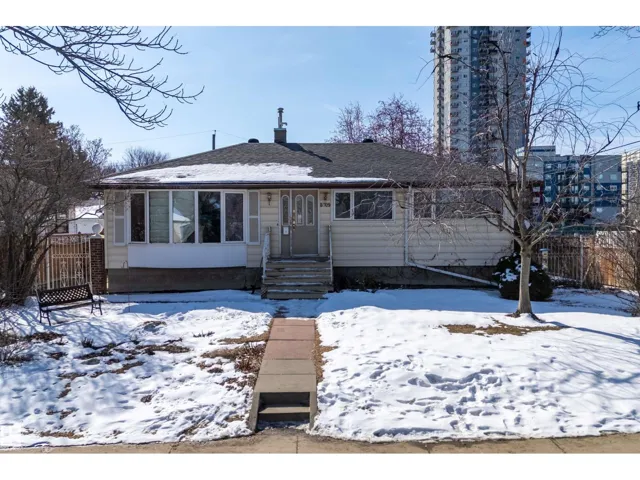8309 93 AV NW, Edmonton, Alberta T6C1T5