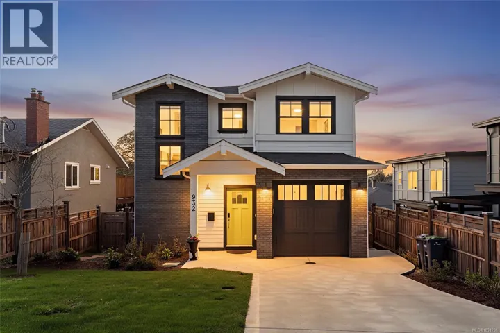 932 Arcadia St, Esquimalt, British Columbia V9A5X1