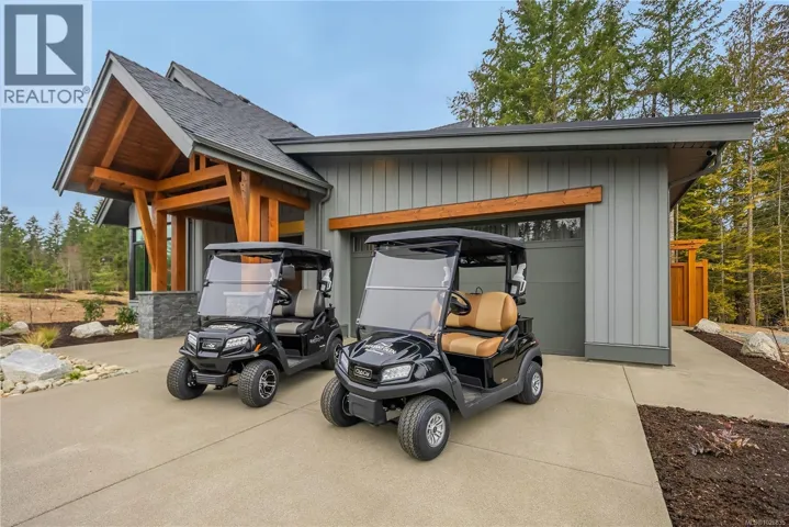 513 Hole-In-One Dr, Qualicum Beach, British Columbia V9K0B9