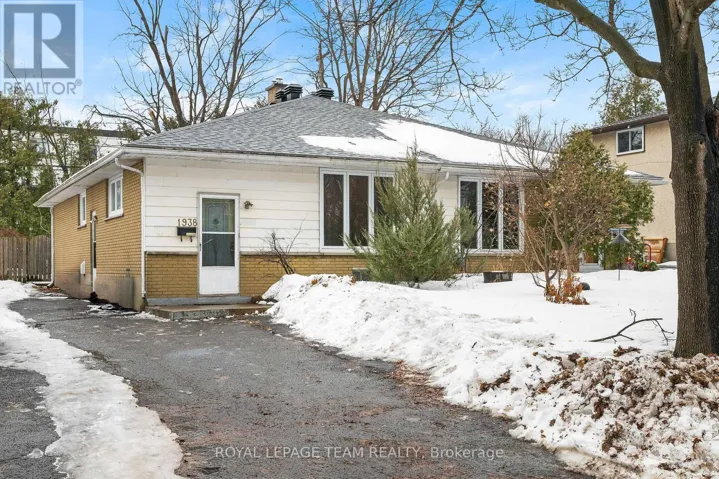 1938 BROMLEY ROAD, Ottawa, Ontario K2A1C2