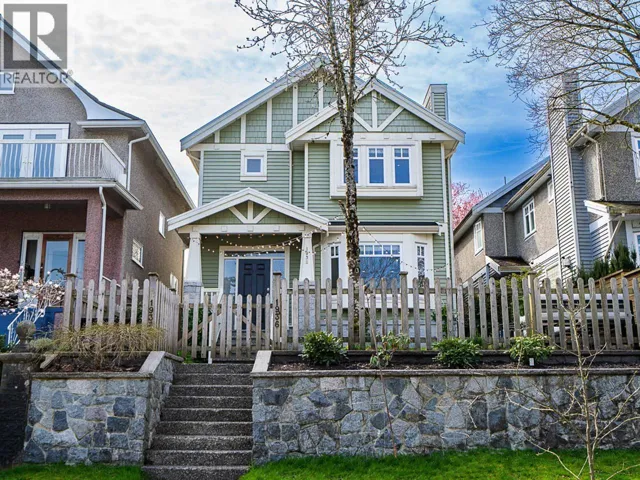 1938 ADANAC STREET, Vancouver, British Columbia V5L2E4