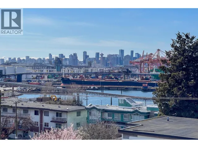 302 2215 MCGILL STREET, Vancouver, British Columbia V5L1C3