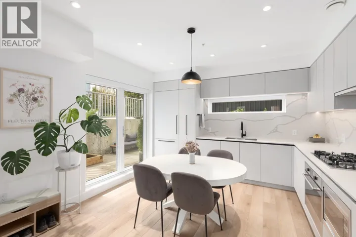 101 239 E 16TH AVENUE, Vancouver, British Columbia V5T2T5